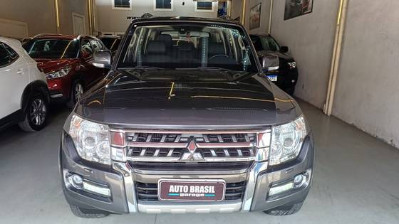 MITSUBISHI PAJERO FULL 3.8 HPE 4X4 V6 24V GASOLINA 4P AUTOMÁTICO MITSUBISHI PAJERO FULL 3.8 HPE 4X4 V6 24V GASOLINA 4P AUTOMÁTICO